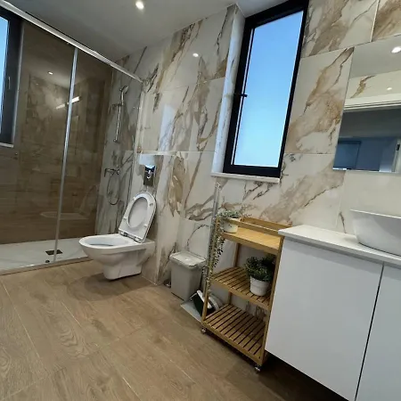 Bright & Cozy In Livadhia