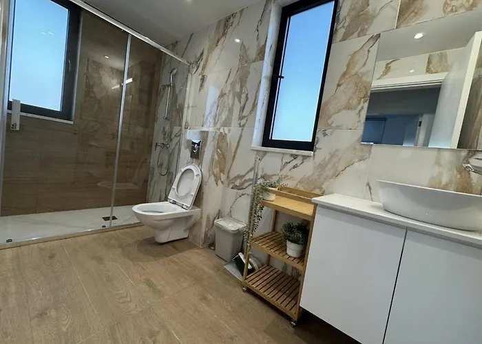 Bright & Cozy In Livadhia